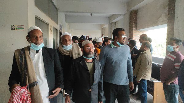 টাঙ্গাইলে বিএনপির নেতাকর্মীদের পুলিশের গাড়িতে হামলার ছবি. Channel i News - চ্যানেল আই নিউজ
