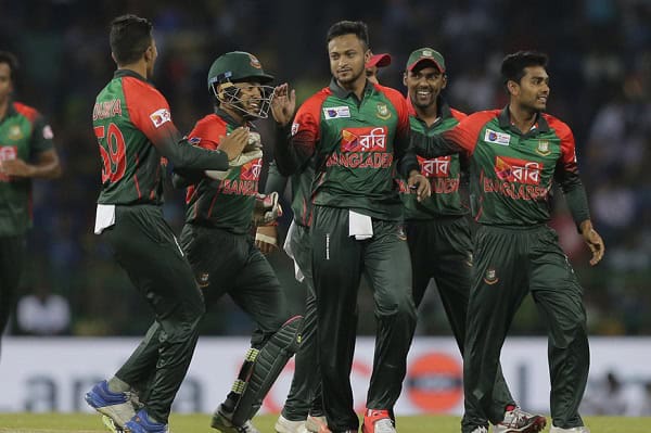 বাংলাদেশ ক্রিকেট দল মাঠে উদযাপন করছে, আফগানিস্তানের বিপক্ষে ম্যাচের দৃশ্য. Channel i News - চ্যানেল আই নিউজ