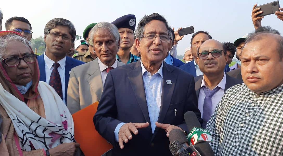 কৃষিমন্ত্রী বরেন্দ্র অঞ্চলের ফসলের উন্নয়নে আলোচনা করছেন. Channel i News - চ্যানেল আই নিউজ