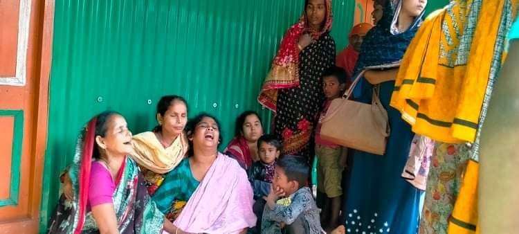 নাগরপুরে নারী হত্যার ঘটনায় প্রতিবাদ ও শোক প্রকাশ করছে স্থানীয়রা. Channel i News - চ্যানেল আই নিউজ