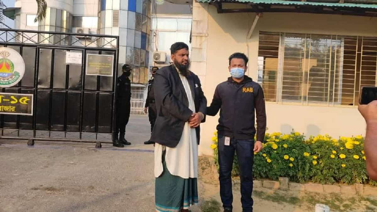রোহিঙ্গা তরুণীসহ ৭ জন উদ্ধার, পুলিশ ও র‍্যাবের উপস্থিতি. Channel i News - চ্যানেল আই নিউজ