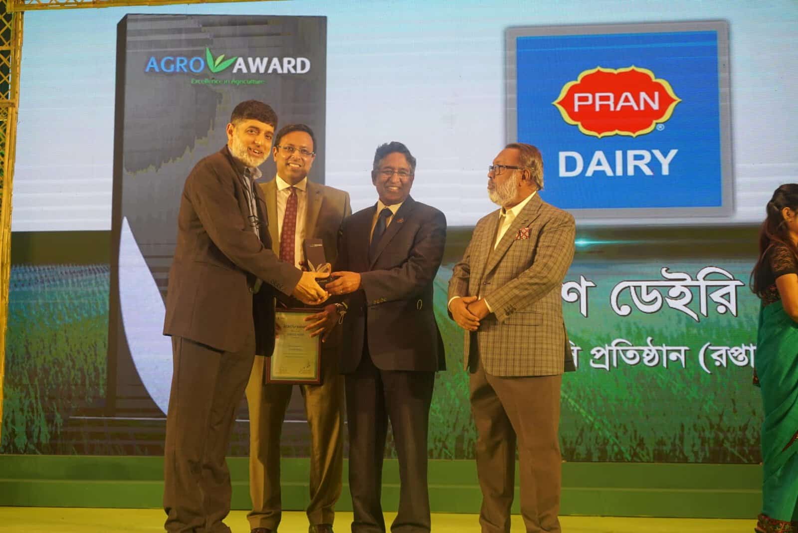 অ্যাগ্রো অ্যাওয়ার্ড প্রদান অনুষ্ঠানে পুরস্কার গ্রহণ করছেন ব্যক্তি ও প্রতিষ্ঠান. Channel i News - চ্যানেল আই নিউজ