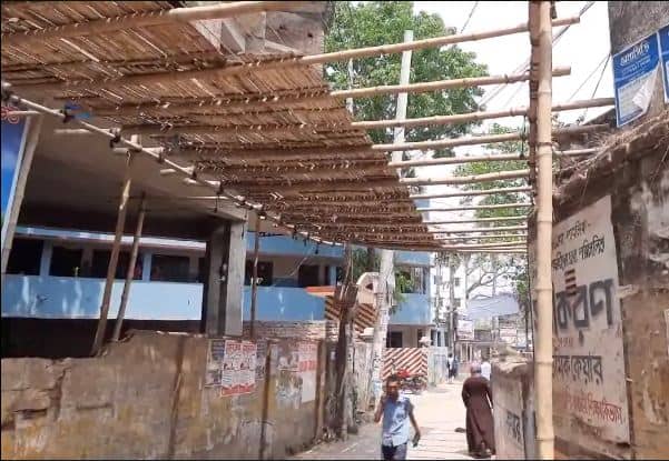 নির্মাণাধীন ভবনের ছাদ থেকে ইট পড়ে আহত ৩, ব্রাহ্মণবাড়িয়ায়. Channel i News - চ্যানেল আই নিউজ