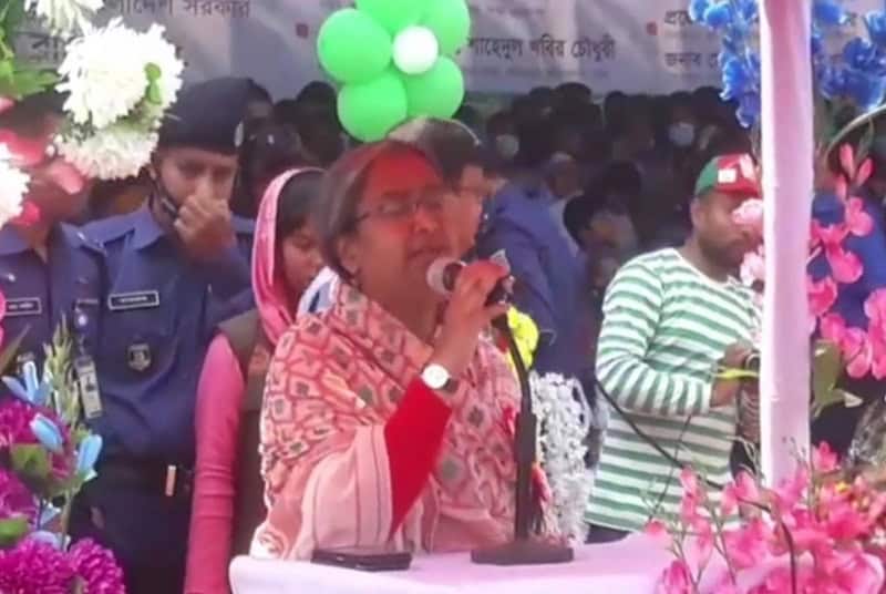 শিক্ষামন্ত্রী বক্তৃতা দিচ্ছেন, পুষিয়ে নেওয়ার গুরুত্ব আলোচনা. Channel i News - চ্যানেল আই নিউজ