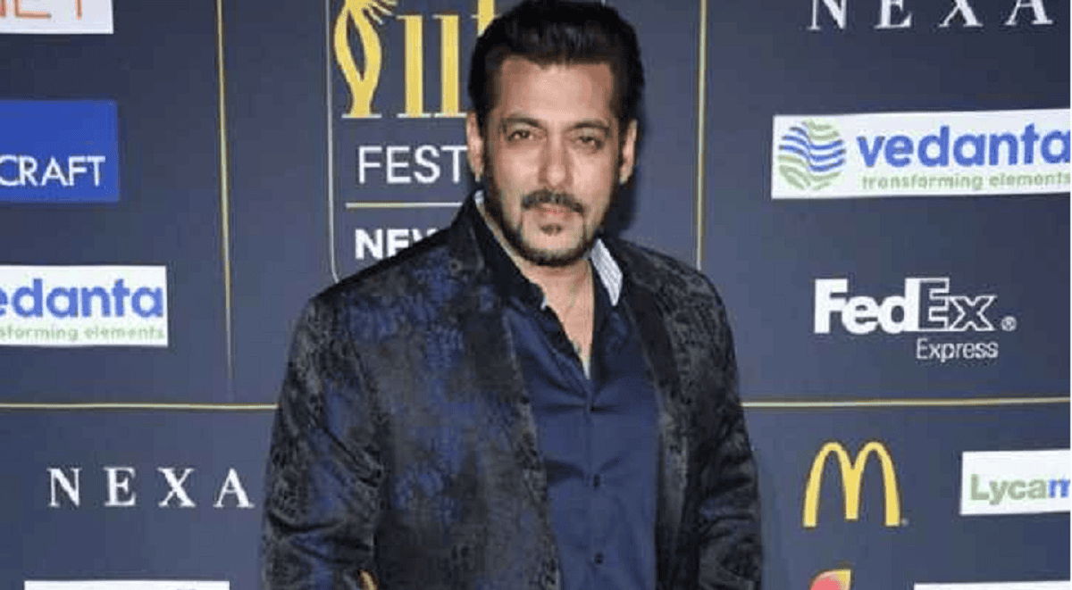 সেলিব্রিটি ব্যক্তিত্বের ছবি, পটভূমিতে বিভিন্ন ব্র্যান্ডের লোগো দেখা যাচ্ছে. Channel i News - চ্যানেল আই নিউজ