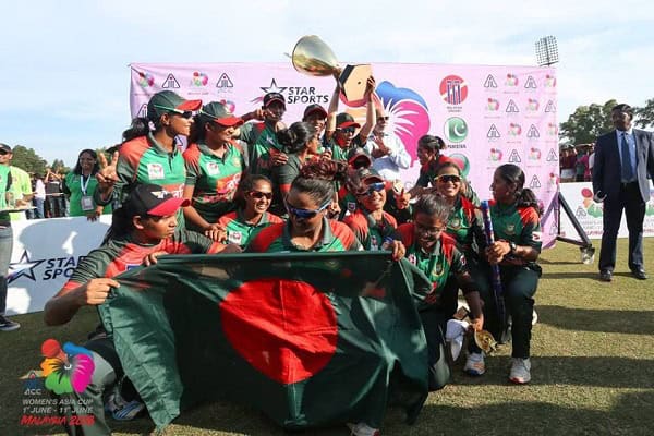 বাংলাদেশ নারী ক্রিকেট দল ট্রফি জিতেছে, উল্লাসে ভাসছে. Channel i News - চ্যানেল আই নিউজ