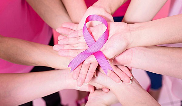 সন্তুষ্টি ও সচেতনতার প্রতীক হিসেবে রঙিন রিবন হাতে ধরা।. Channel i News - চ্যানেল আই নিউজ