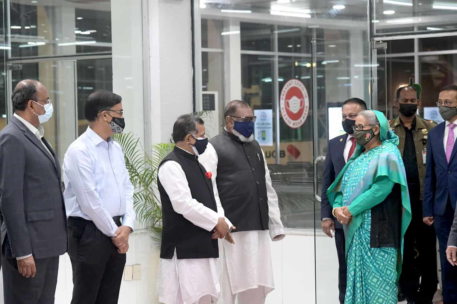 প্রধানমন্ত্রী দেশে ফিরেছেন, বিমানবন্দরে স্বাগত জানানো হচ্ছে।. Channel i News - চ্যানেল আই নিউজ