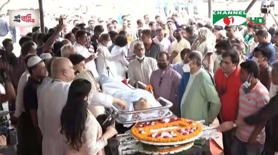 শ্রদ্ধা জানাতে মানুষের ভিড় শহীদ মিনারে, মরদেহের শেষ বিদায়।. Channel i News - চ্যানেল আই নিউজ