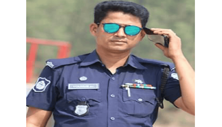ফেনীতে ওসির ড্রাইভার গ্রেপ্তার, পুলিশ কর্মকর্তা ছবি. Channel i News - চ্যানেল আই নিউজ