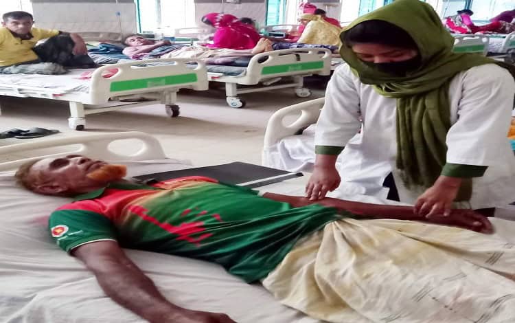 মুক্তিযোদ্ধা হাসপাতালে চিকিৎসাধীন, নার্স দেখছেন. Channel i News - চ্যানেল আই নিউজ