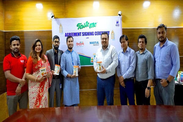 চ্যানেল আই অনলাইন এর উদ্যোগে স্বাক্ষর চুক্তি অনুষ্ঠানে অংশগ্রহণকারীরা. Channel i News - চ্যানেল আই নিউজ