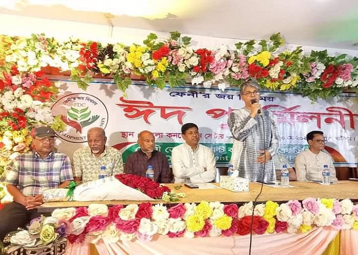 ফেনী ডেভেলপমেন্ট কমিউনিটির ঈদ পুনর্মিলনী অনুষ্ঠানে বক্তা ও অতিথিরা উপস্থিত. Channel i News - চ্যানেল আই নিউজ