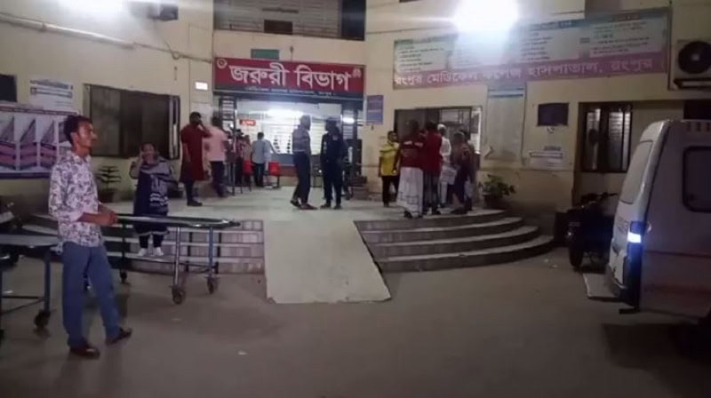 রংপুরে মাইক্রোবাস-সিএনজি সংঘর্ষের পর হাসপাতালে রোগীদের ভিড়. Channel i News - চ্যানেল আই নিউজ