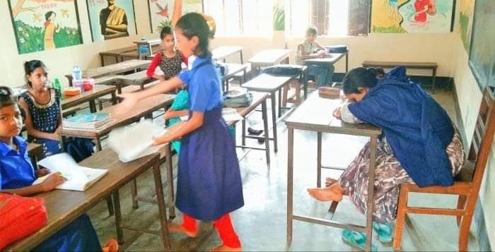 স্কুলের ক্লাসরুমে শিক্ষার্থীরা ক্লাসে অংশ নিচ্ছে।. Channel i News - চ্যানেল আই নিউজ