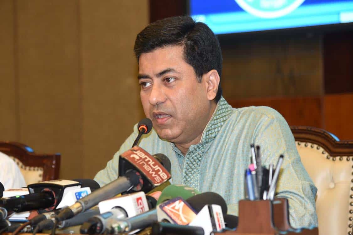 তাপস সাংবাদিকদের প্রশ্নের উত্তর দিচ্ছেন, ঢাকা মহানগরীর দোকানপাট বন্ধের পক্ষে।. Channel i News - চ্যানেল আই নিউজ