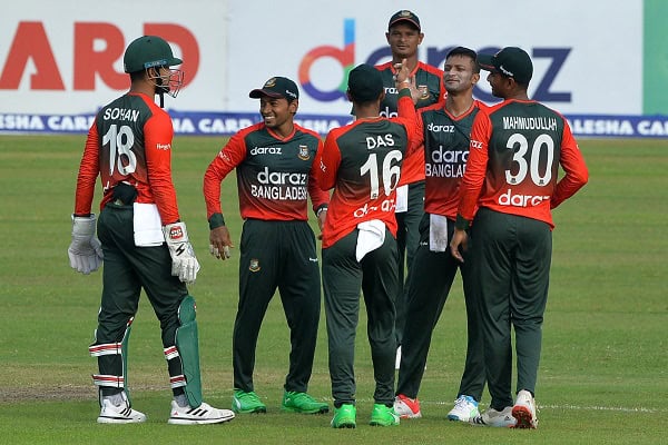 বাংলাদেশ ক্রিকেট দলের খেলোয়াড়রা মাঠে একত্রিত, উল্লাসে মেতে উঠেছে. Channel i News - চ্যানেল আই নিউজ