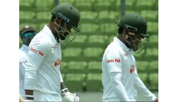 বাংলাদেশ ক্রিকেটাররা মাঠে প্রস্তুত, হাল ধরার চেষ্টায় মুশফিক-লিটন. Channel i News - চ্যানেল আই নিউজ