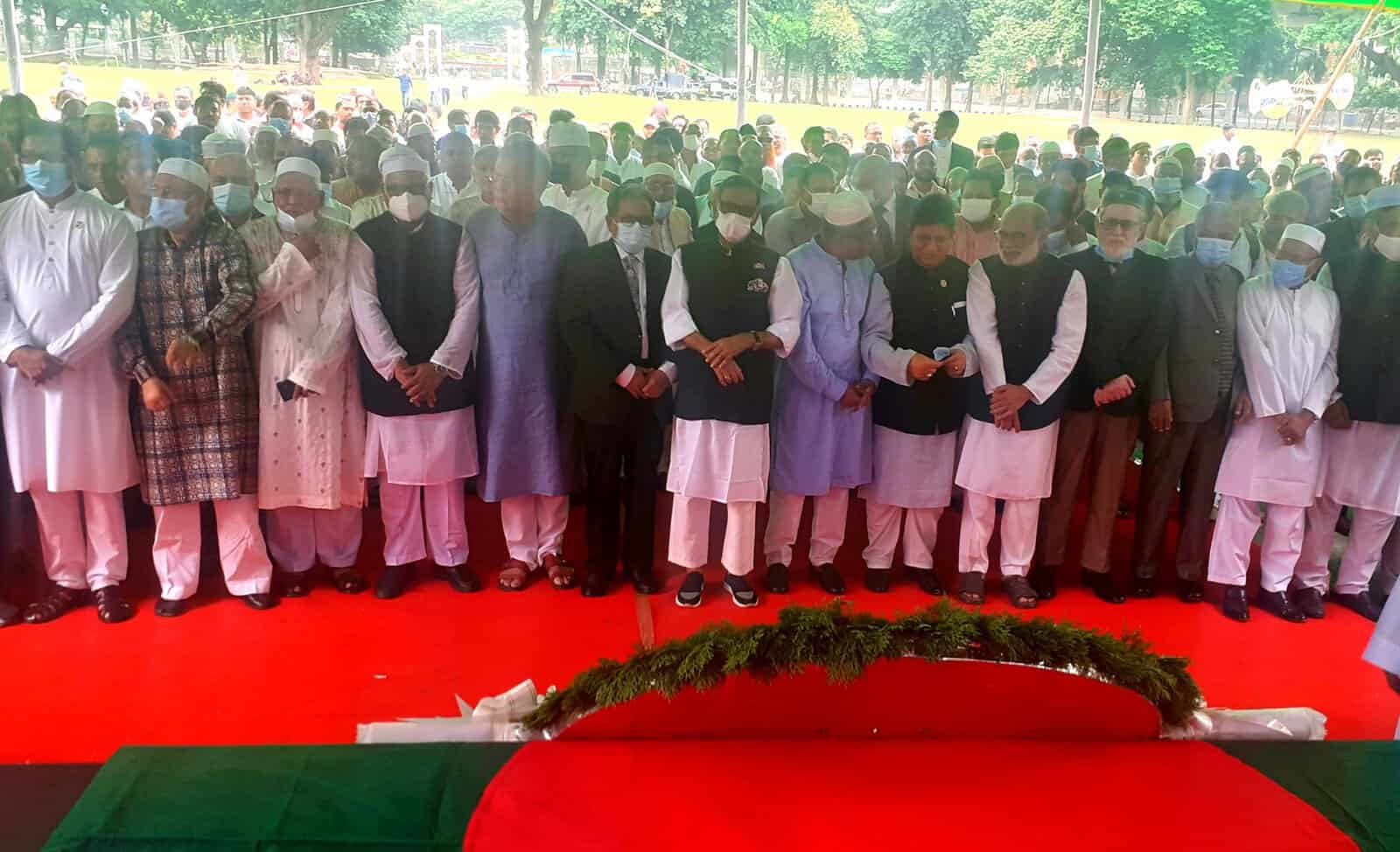 নেতৃস্থানীয় ব্যক্তির জানাজায় অংশগ্রহণকারীরা প্রার্থনা করছেন. Channel i News - চ্যানেল আই নিউজ