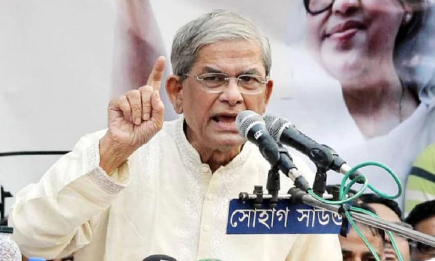 মির্জা ফখরুলের বক্তৃতা, তিনি বক্তৃতা দিচ্ছেন, পেপার ও মাইক্রোফোনের সামনে. Channel i News - চ্যানেল আই নিউজ