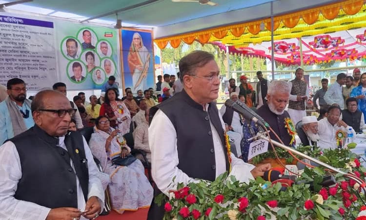 তথ্যমন্ত্রী জনসভায় ভাষণ দিচ্ছেন, উপস্থিত জনতা ও নেতৃবৃন্দ. Channel i News - চ্যানেল আই নিউজ