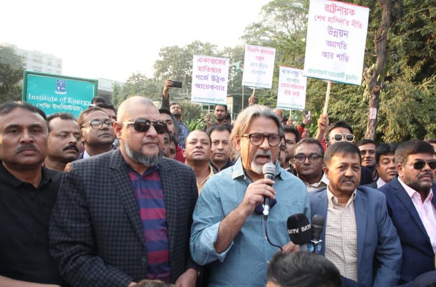 জনগণের ওপর আঘাতের প্রতিবাদে যুবলীগের বিক্ষোভ ও মানববন্ধন. Channel i News - চ্যানেল আই নিউজ