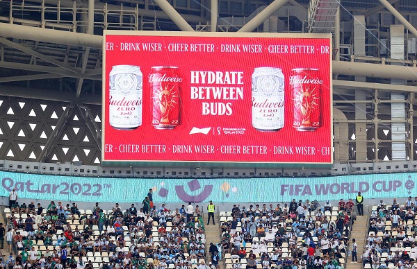 কাতার বিশ্বকাপের গ্রুপপর্বের ম্যাচে বিয়ার বুডওয়েজারের বিজ্ঞাপন