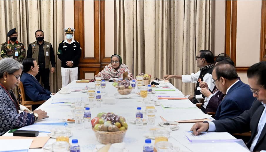 সংসদে আলোচনায় অংশগ্রহণকারী সদস্যরা বসে আলোচনা করছেন. Channel i News - চ্যানেল আই নিউজ