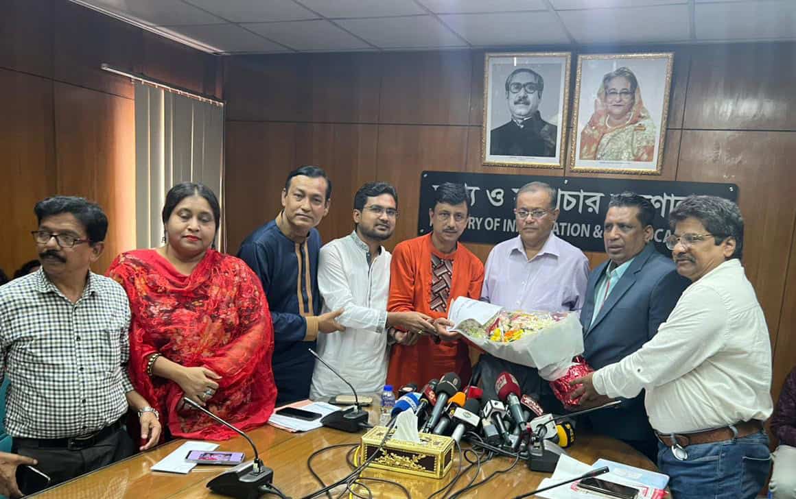 চ্যানেল আই অনলাইন সংবাদ সম্মেলনে কর্মকর্তাদের উপস্থিতি. Channel i News - চ্যানেল আই নিউজ