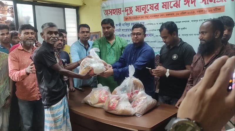 নদী দুঃস্থ পরিবারের মাঝে ঈদ উপহার বিতরণ, চ্যানেল আই অনলাইন. Channel i News - চ্যানেল আই নিউজ