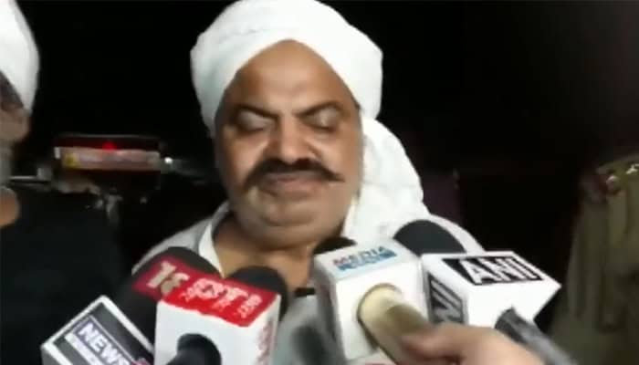 প্রেস কনফারেন্সে বক্তব্য দিচ্ছেন একজন ব্যক্তি, মিডিয়া প্রতিনিধিরা উপস্থিত. Channel i News - চ্যানেল আই নিউজ