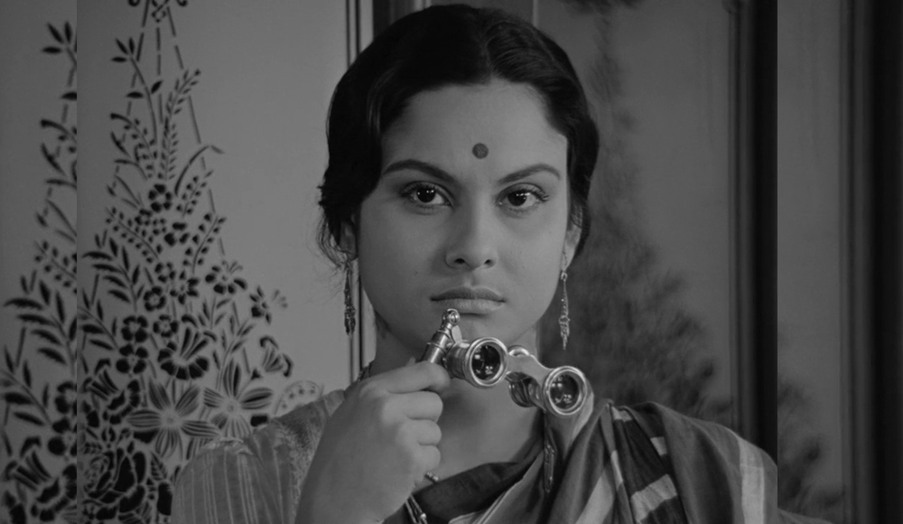 ‘চারুলতা’ ছবির দৃশ্যে মাধবী মুখার্জী