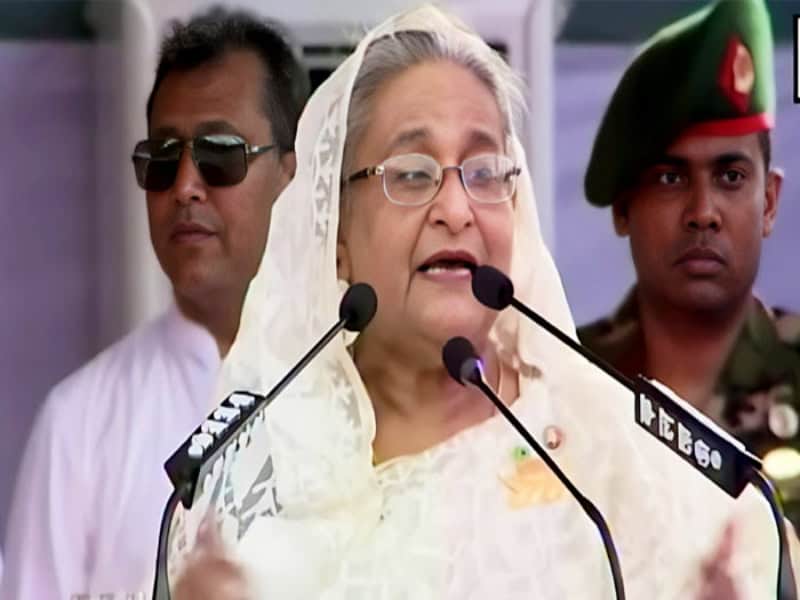 প্রধানমন্ত্রী জনসম্মুখে ভাষণ দিচ্ছেন, পাশে সেনা কর্মকর্তা উপস্থিত. Channel i News - চ্যানেল আই নিউজ