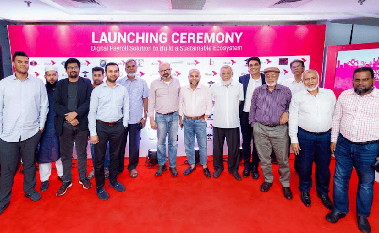 উদ্বোধনী অনুষ্ঠানে উপস্থিত ব্যক্তিরা লঞ্চিং সেরেমনি বোর্ডে দাঁড়িয়ে. Channel i News - চ্যানেল আই নিউজ