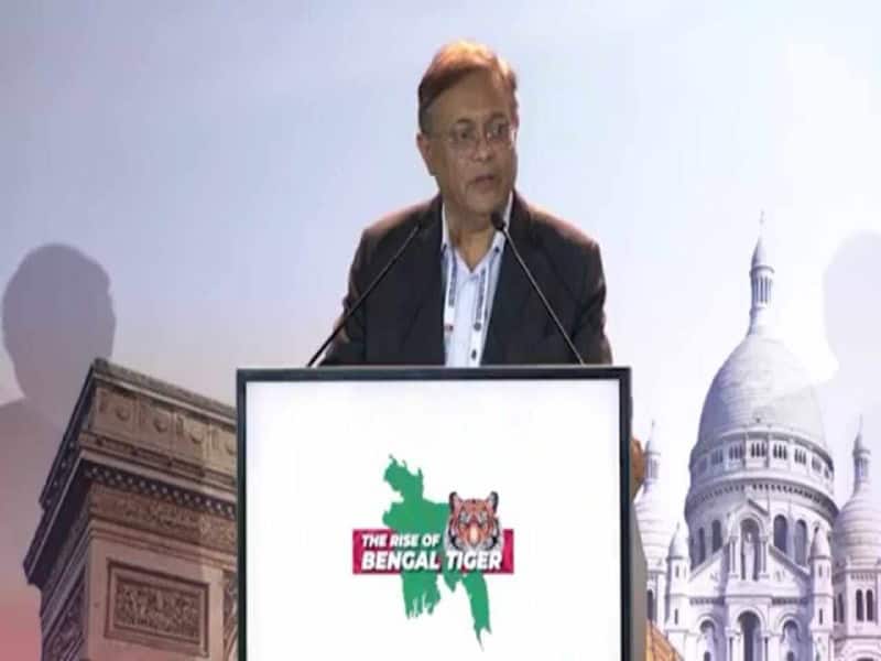 তথ্যমন্ত্রী বাংলাদেশে বিনিয়োগের সম্ভাবনা নিয়ে বক্তৃতা দিচ্ছেন. Channel i News - চ্যানেল আই নিউজ
