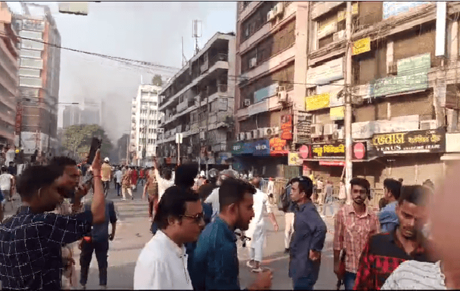 পুরানা পল্টনে আওয়ামী লীগ-বিএনপি সংঘর্ষের সময় উত্তেজনা. Channel i News - চ্যানেল আই নিউজ