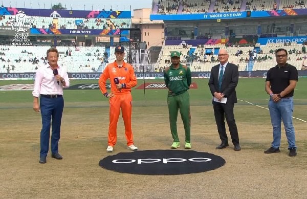 বাংলাদেশ ও পাকিস্তান ক্রিকেট দলের অধিনায়কদের উদ্বোধনী টসের মুহূর্ত. Channel i News - চ্যানেল আই নিউজ