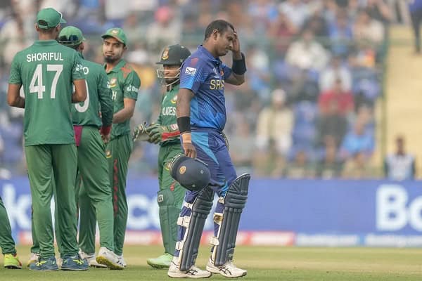 ক্রিকেট খেলোয়াড়রা মাঠে, বাংলাদেশ ও শ্রীলঙ্কার খেলোয়াড়রা একত্রে. Channel i News - চ্যানেল আই নিউজ