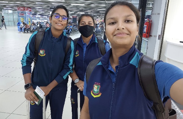 সাউথ আফ্রিকা গেল মেয়েরা