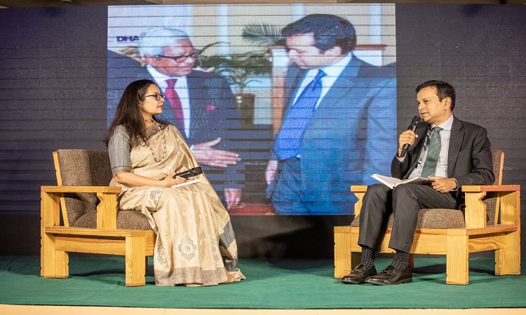 চ্যানেল আই অনলাইন এর সাক্ষাৎকারে দুই ব্যক্তি আলোচনা করছেন. Channel i News - চ্যানেল আই নিউজ