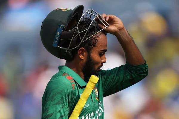 বাংলাদেশ ক্রিকেটার হ্যাট্রিকের পর মাথা নিচু করে ভাবনায় ডুবে আছেন. Channel i News - চ্যানেল আই নিউজ