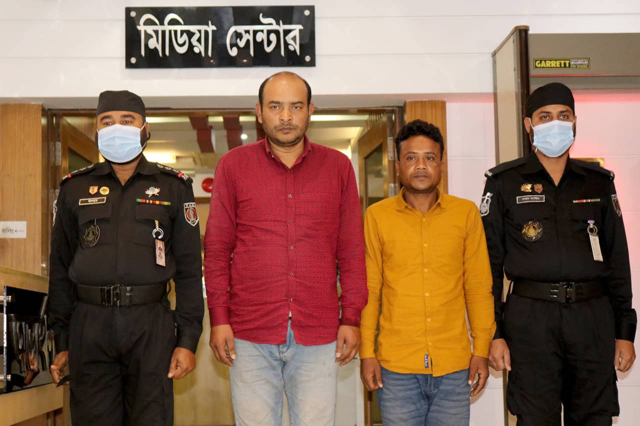 নৌকার সমর্থকদের ওপর গুলির ঘটনায় গ্রেপ্তার দুই ব্যক্তি, পুলিশ ও সিসিটিভি ফুটেজ. Channel i News - চ্যানেল আই নিউজ