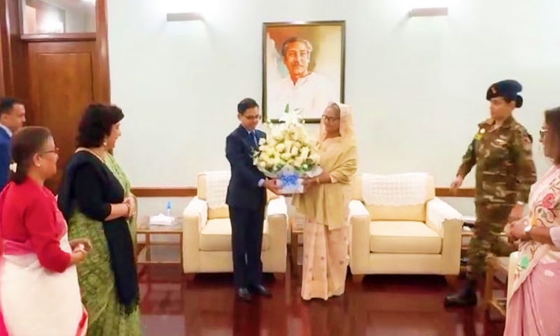 শেখ হাসিনাকে অভিনন্দন জানালেন ভারতীয় হাইকমিশনার | চ্যানেল আই অনলাইন
