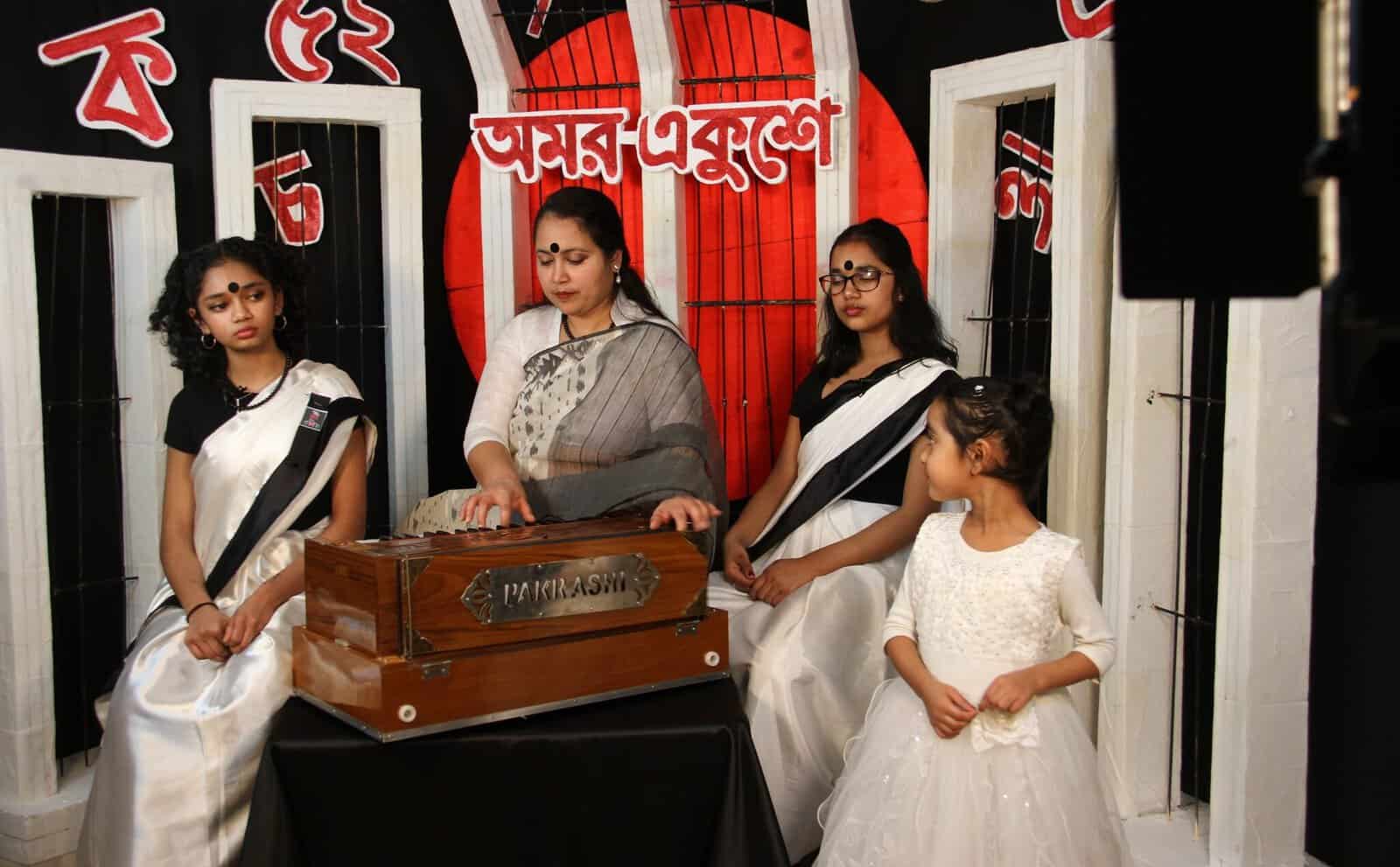 প্রবাসী শিশুদের বাংলা ভাষা-সংস্কৃতি শেখানোর গল্পের দৃশ্য. Channel i News - চ্যানেল আই নিউজ