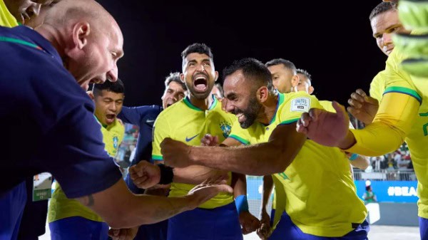 ব্রাজিলের ফুটবল দল উল্লাসে ভাসছে, বিশ্বকাপ জয়ের উদযাপন. Channel i News - চ্যানেল আই নিউজ