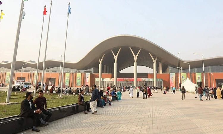 বাণিজ্য মেলায় দর্শনার্থীদের ভিড়, আধুনিক স্থাপনা ও প্যাভিলিয়ন দেখা যাচ্ছে. Channel i News - চ্যানেল আই নিউজ