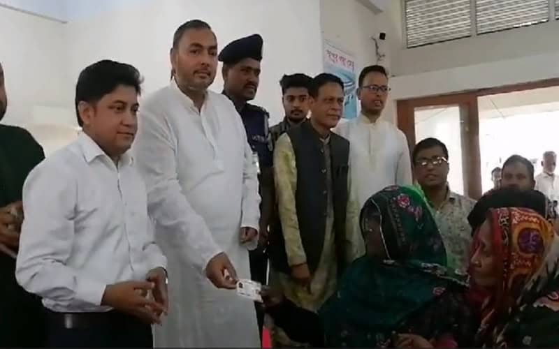 টিসিবির পণ্য বিতরণে বাণিজ্য প্রতিমন্ত্রীর উপস্থিতি. Channel i News - চ্যানেল আই নিউজ