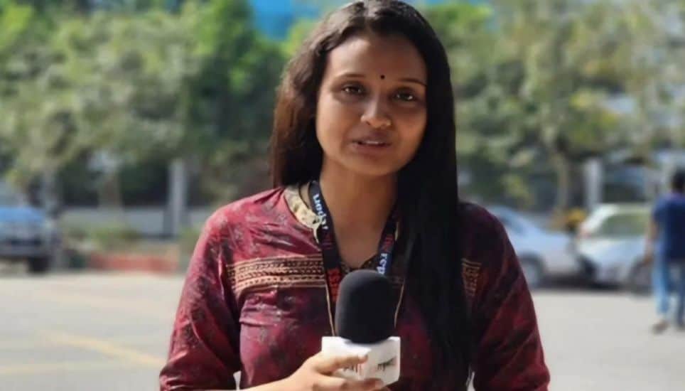 বাংলাদেশি সংবাদ পাঠিকা বৃষ্টির দাফন সম্পন্নের ছবি. Channel i News - চ্যানেল আই নিউজ