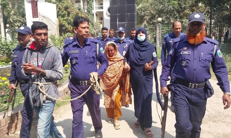 নিরাপত্তা বাহিনী সন্দেহভাজন নারী ও পুরুষদের সঙ্গে চলাচল করছে. Channel i News - চ্যানেল আই নিউজ