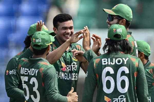 বাংলাদেশ ক্রিকেট দলের খেলোয়াড়রা উল্লাসে মেতে উঠেছে. Channel i News - চ্যানেল আই নিউজ